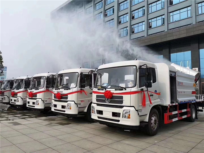 面壁十年圖壁破，練好內(nèi)功立潮頭年終抑塵車、掃路車、壓縮垃圾車批量發(fā)車