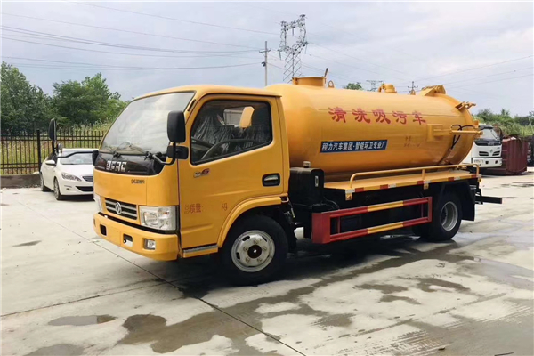 誰(shuí)是專(zhuān)用車(chē)界的大小王，東風(fēng)多利卡吸污灑水冷藏車(chē)等為生活而服務(wù)