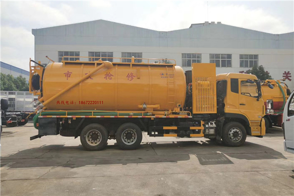 東風(fēng)天龍后八輪豪華配置清洗吸污車——國六清洗吸污車的一匹黑馬