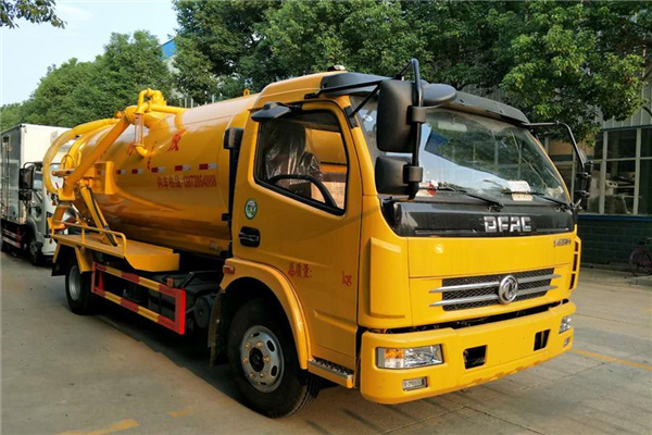 吸污“神器”東風(fēng)吸污車出動化解群眾煩心事