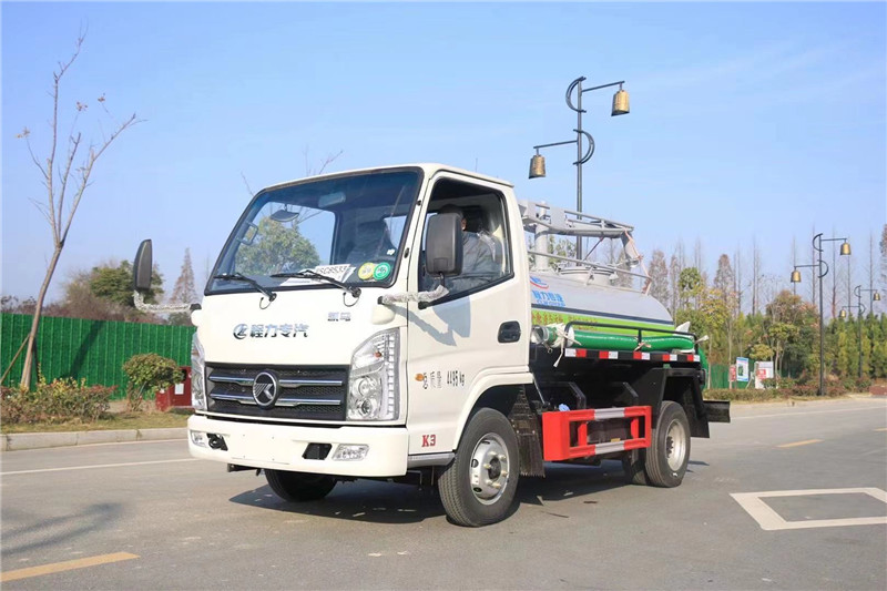 廣州環(huán)衛(wèi)吸糞車(chē)不限行 儼然成市政設(shè)施重要組成部分