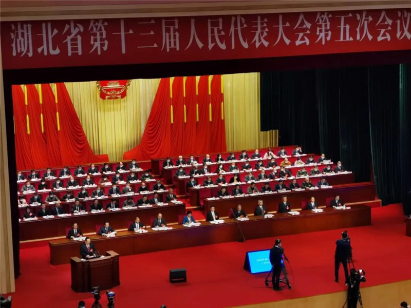 程力專汽2021年確定85億產(chǎn)值目標，湖北省政協(xié)委員、隨州市人大代表程力集團總經(jīng)理程阿羅出席“兩會”力推隨州專汽應急產(chǎn)業(yè)雙核發(fā)展