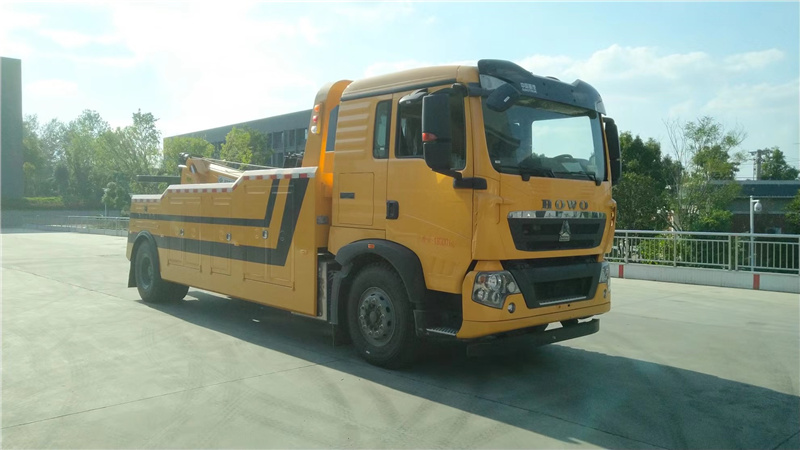 程力清障車現(xiàn)車：國六豪沃單橋拖吊連體清障車已通過國家強(qiáng)制性認(rèn)證證書，排放標(biāo)準(zhǔn)達(dá)到國家環(huán)保要求