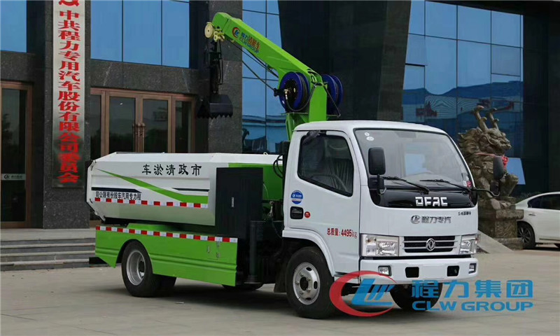 多利卡聯(lián)合清淤疏通車能挖取到12米深度窯井垃圾，清淤率達(dá)95%