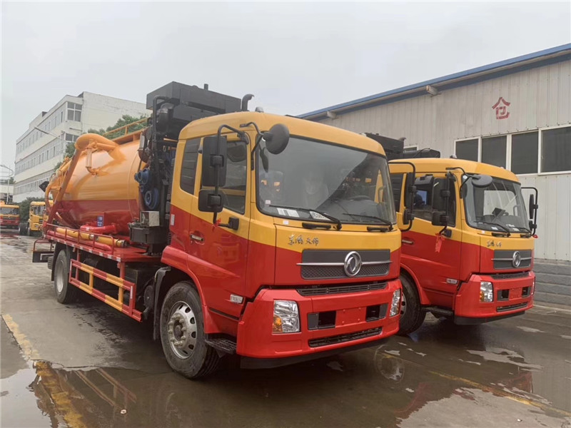 東風(fēng)天龍高壓清洗吸污車具有抽排效率高、自吸、自排及直灌