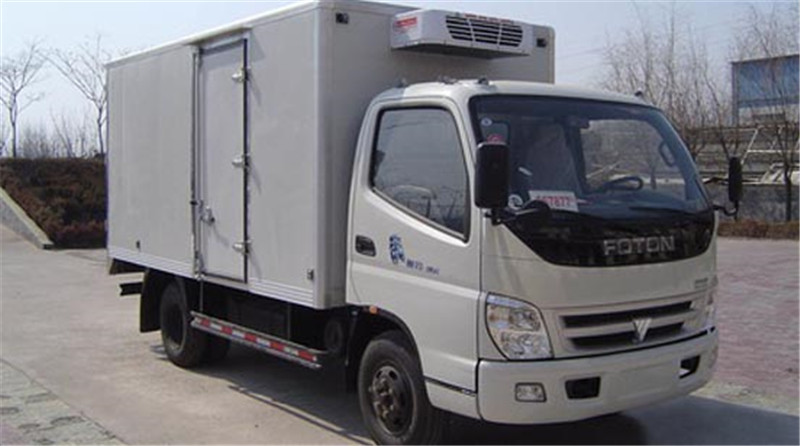 國(guó)六東風(fēng)小霸王冷藏車箱體采用先進(jìn)的木質(zhì)工藝，斷橋隔熱技術(shù)