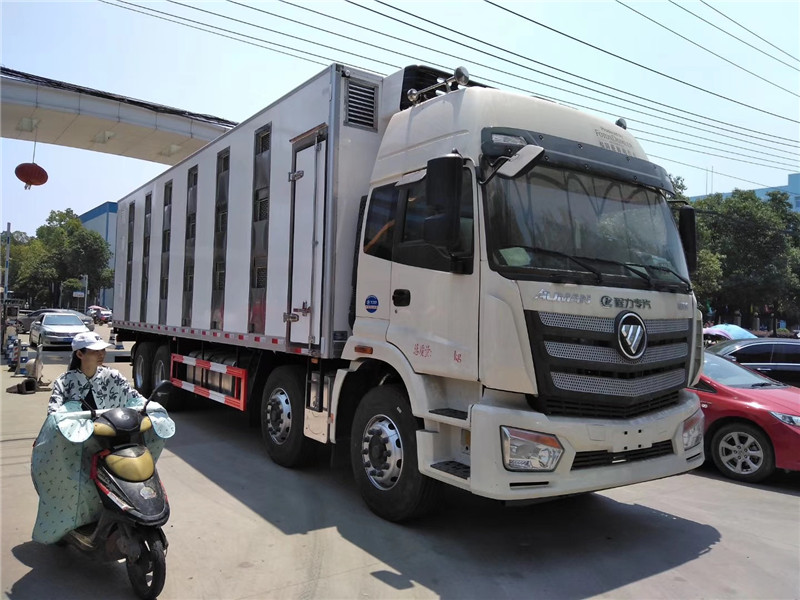 東風天龍畜禽運輸車減少死亡率，提高運輸效率，自動化程度高
