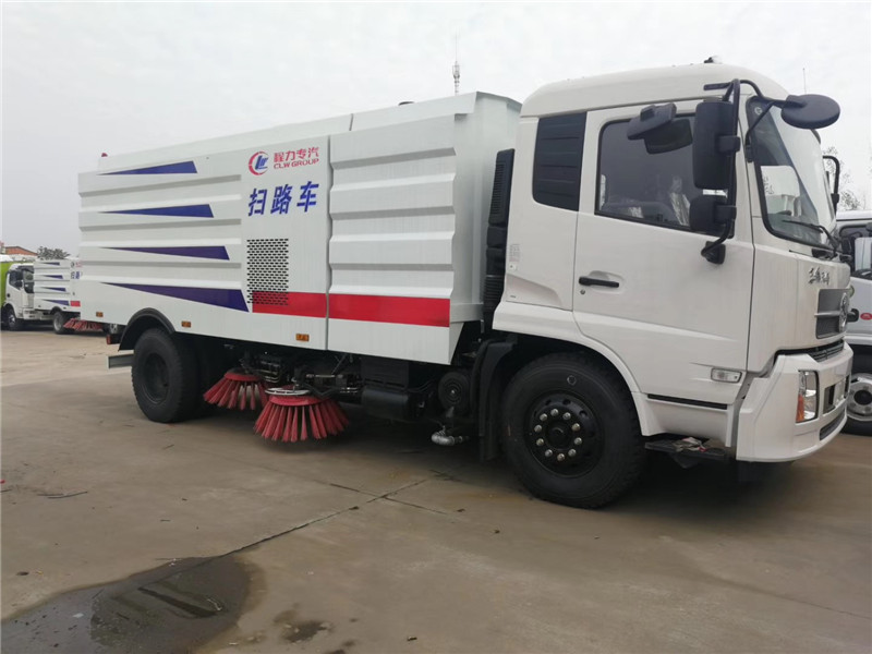 東風(fēng)天錦KS版洗掃車清洗效率高效果好，性價(jià)比極高