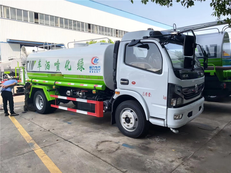 東風華神T5灑水車車具有性能優(yōu)良，工作可靠、效率高、維修方便