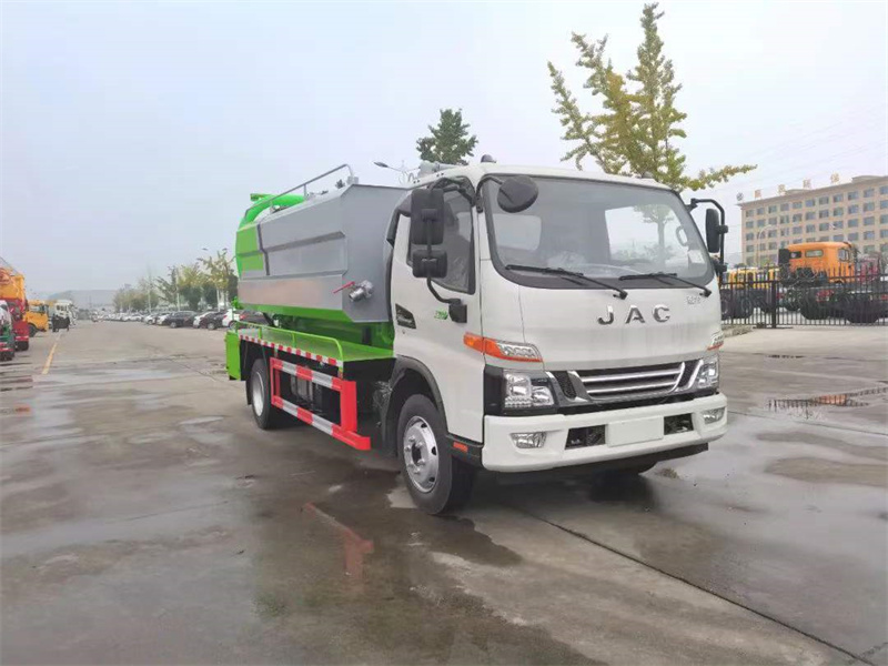 特惠！特惠！江淮駿鈴V7清洗吸污車，專治市區(qū)管道“梗塞”