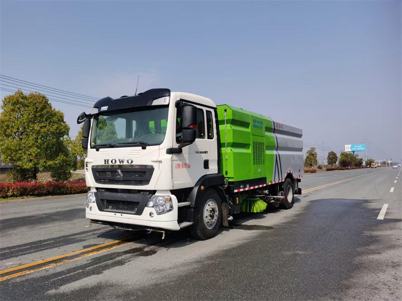 國(guó)六新品推薦好車(chē)不貴經(jīng)濟(jì)實(shí)惠，重汽豪沃洗掃車(chē)上戶(hù)無(wú)憂！