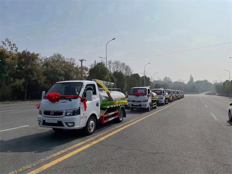 東風(fēng)途逸小藍(lán)牌吸糞車，遠(yuǎn)赴山東，為改善環(huán)境，再次出發(fā)