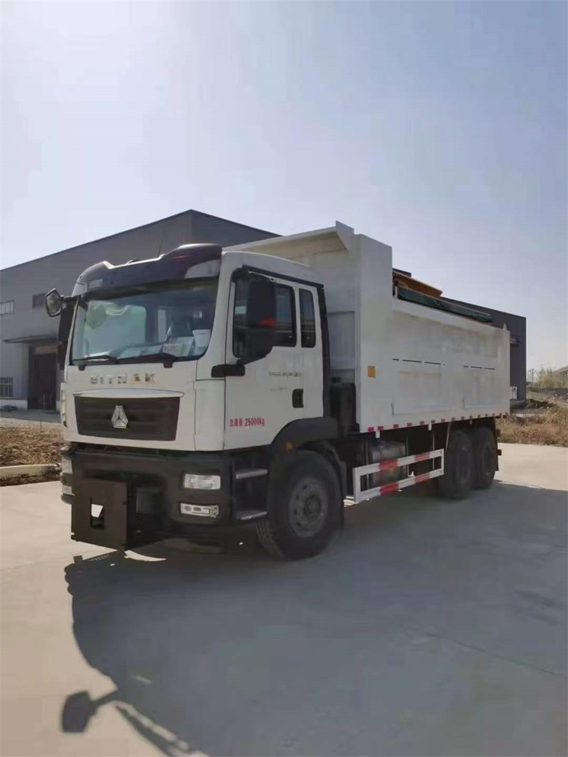 國(guó)六重汽汕德卡后雙橋除雪車(chē)