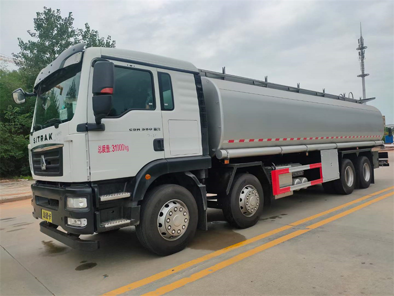 汕德卡前四后八32方供液車(chē)