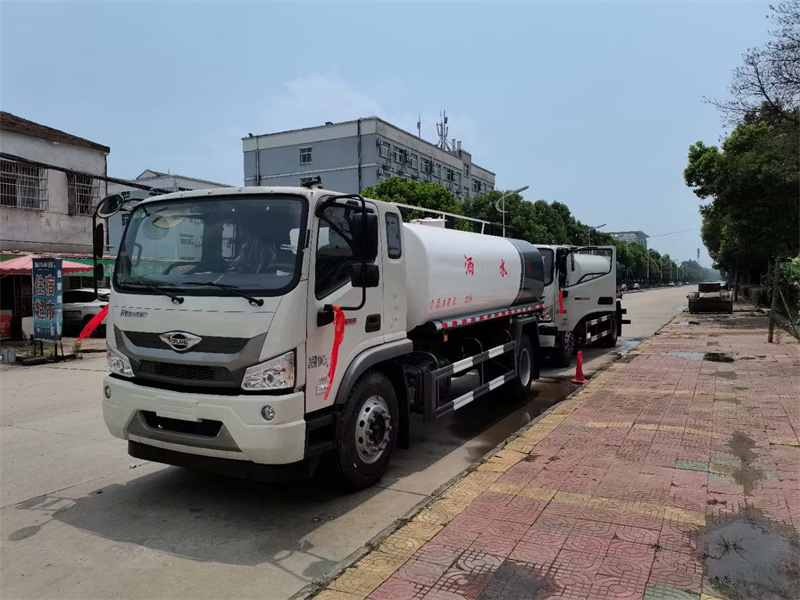 福田瑞沃12方灑水車(chē)
