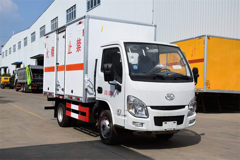 躍進(jìn)小福星腐蝕性物品廂式運輸車
