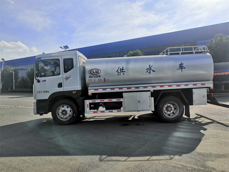 專業(yè)生產(chǎn)不銹鋼運水車、供水車、奶罐車等