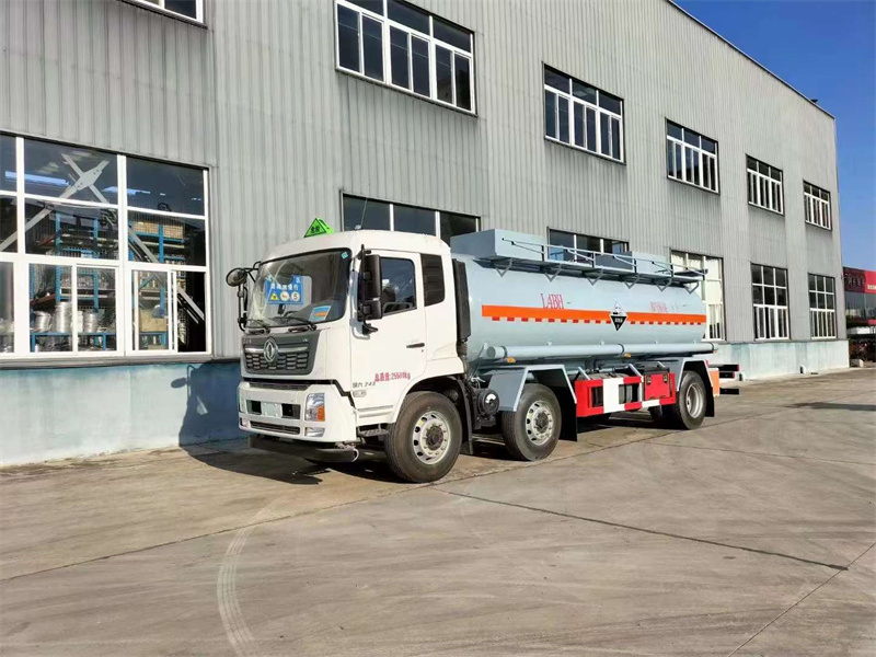 東風(fēng)天錦小三軸15噸鋼襯塑罐車(chē)
