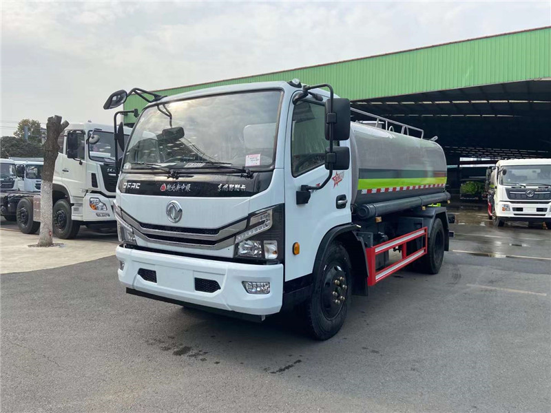 東風(fēng)多利卡9方灑水車(chē)
