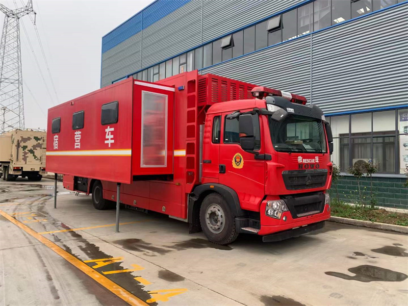 重汽豪沃部隊(duì)野外可移動(dòng)宿營車