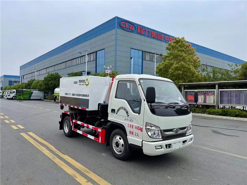 國(guó)六福田勾臂垃圾車(chē)配4方垃圾箱