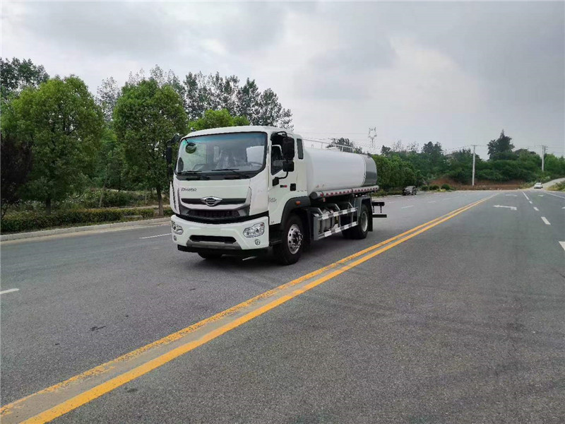 福田領(lǐng)航15方灑水車(chē)