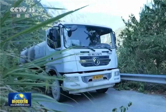 央視新聞報(bào)道程力多功能綠化噴灑車在全國(guó)抗旱供水行動(dòng)中被譽(yù)為抗旱神器