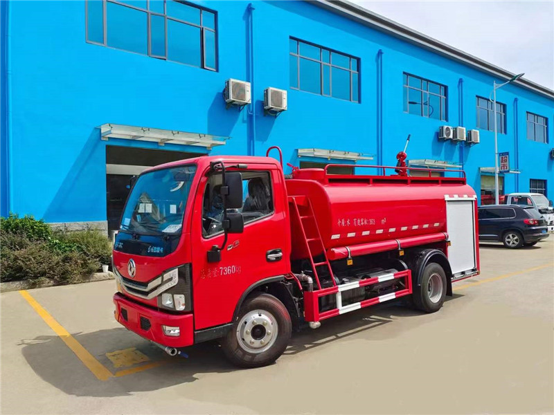 工礦企業(yè)鄉(xiāng)鎮(zhèn)應(yīng)急小型消防灑水車(chē)