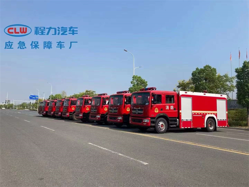 程力國(guó)六水罐消防車發(fā)往政府應(yīng)急管理部門(mén)