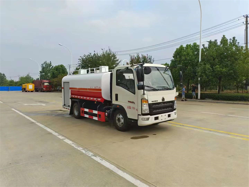 重汽豪沃5.5噸消防灑水車(chē)