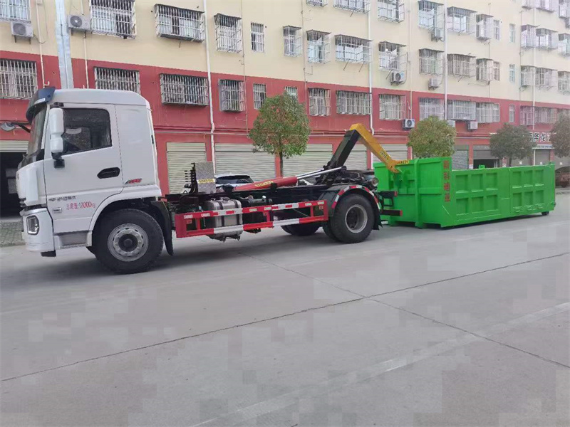 陜汽可卸式鉤臂垃圾車(chē)